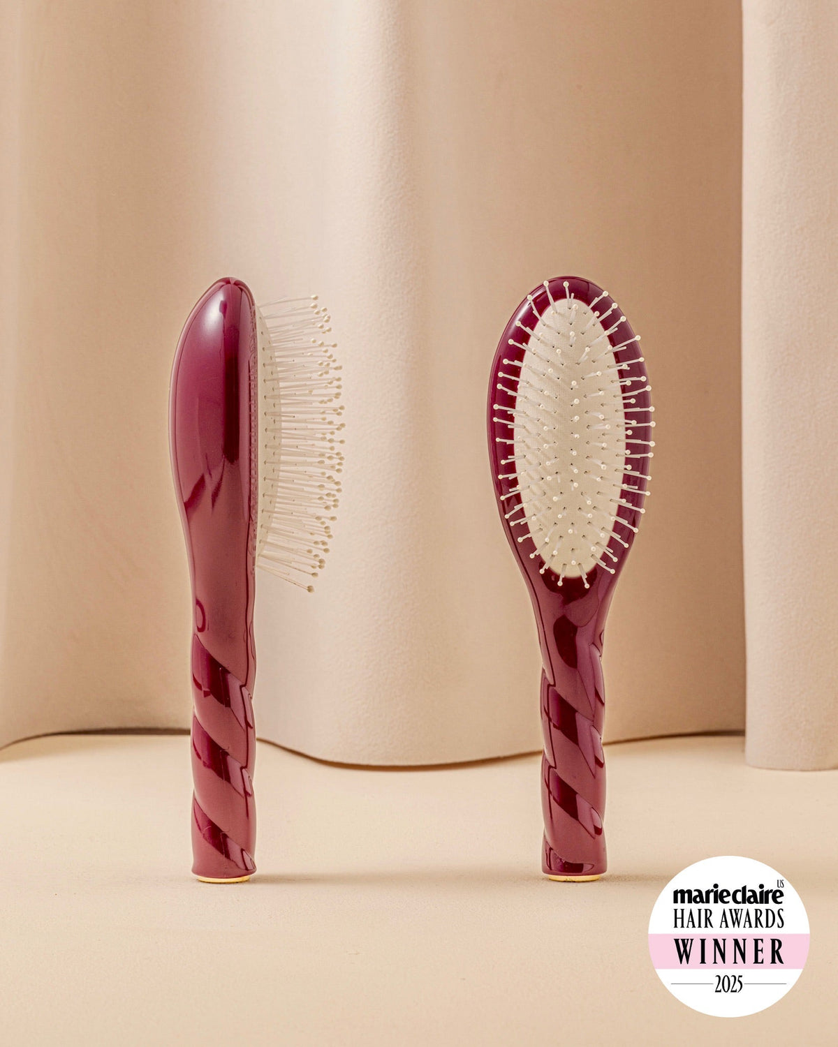 N.04 La Petite Brosse Démêlante & Massante La Miracle Rouge Cerise