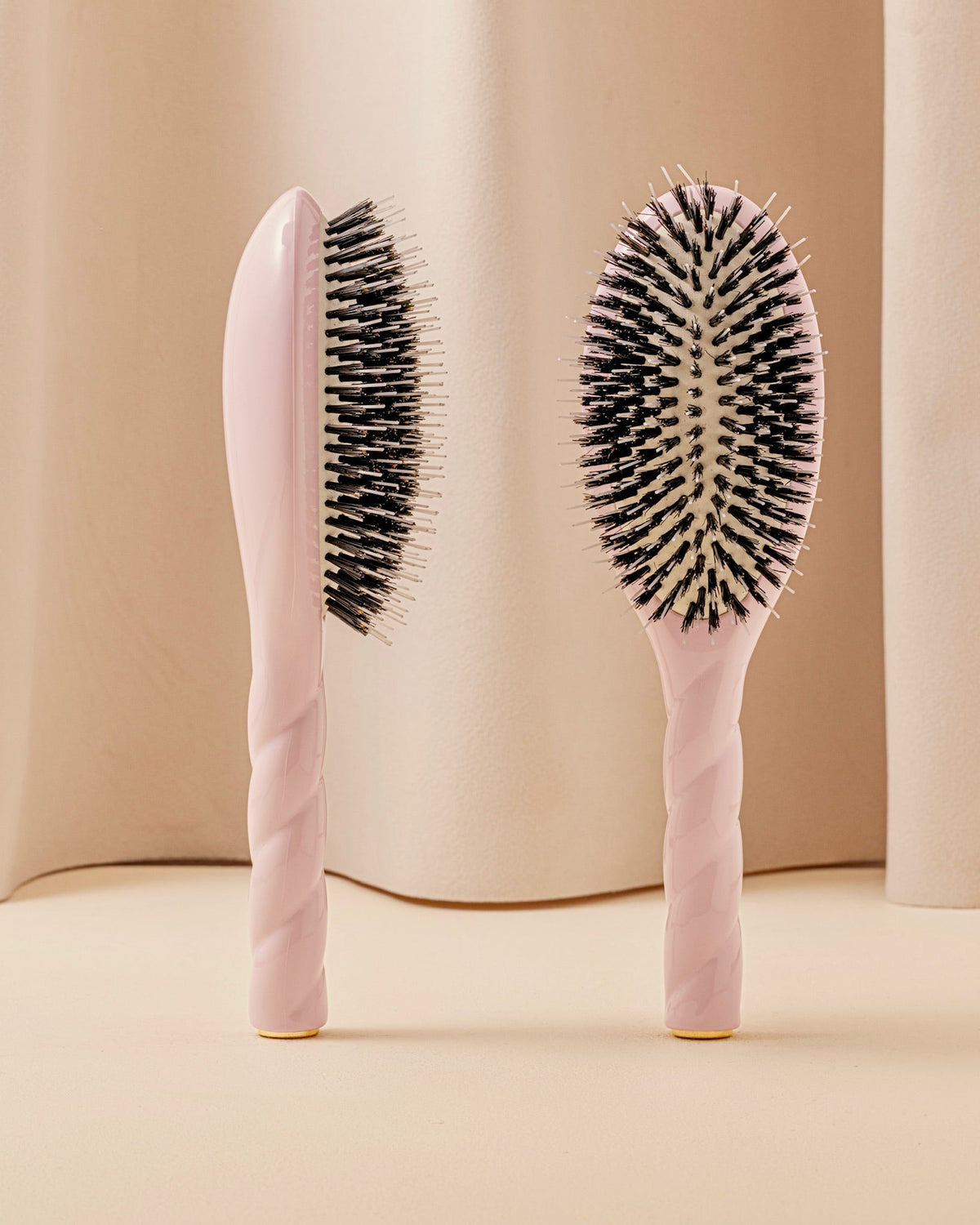 N.02 La Brosse Démêlante & Soin l'Indispensable Rose Lilas