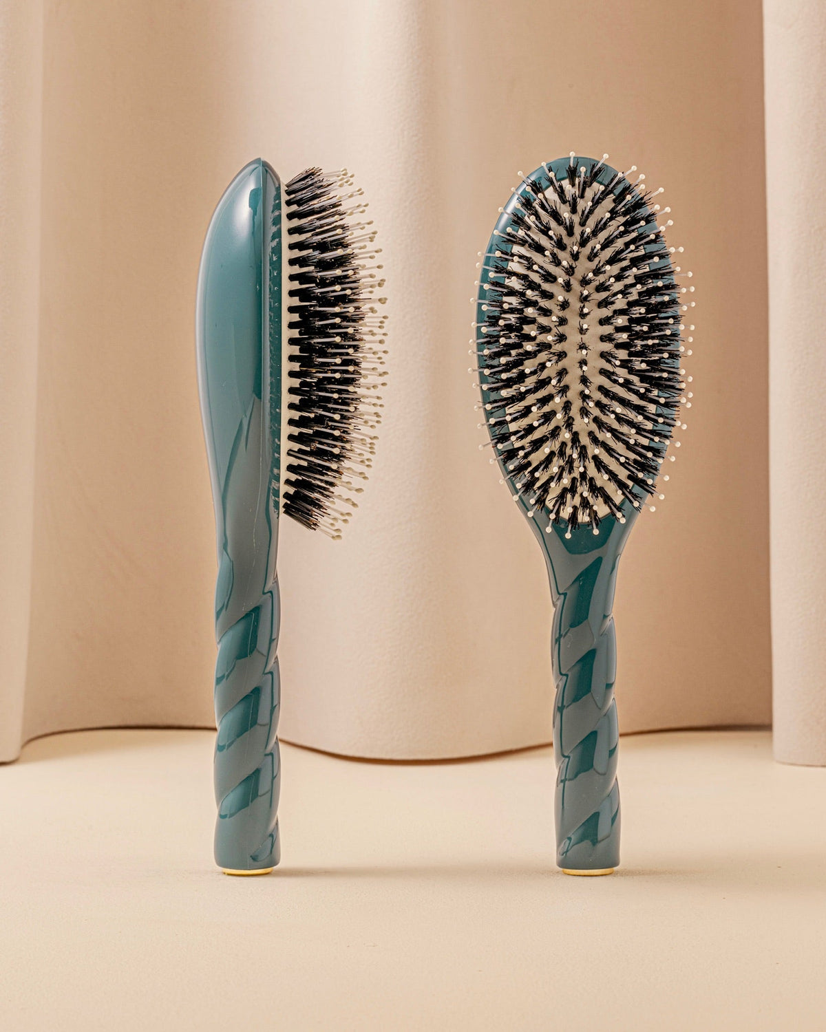 N.03 La Brosse Cuir Chevelu Sensible l'Indispensable Douceur Bleu Encre