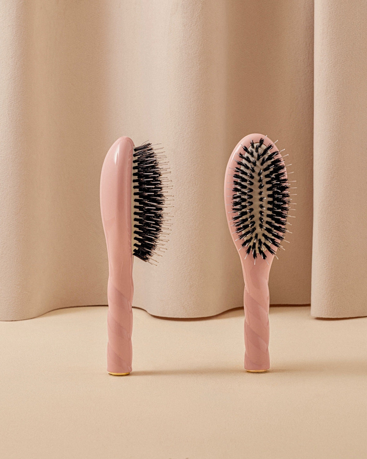 N.02 La Petite Brosse Démêlante & Soin l'Indispensable Rose Poudré
