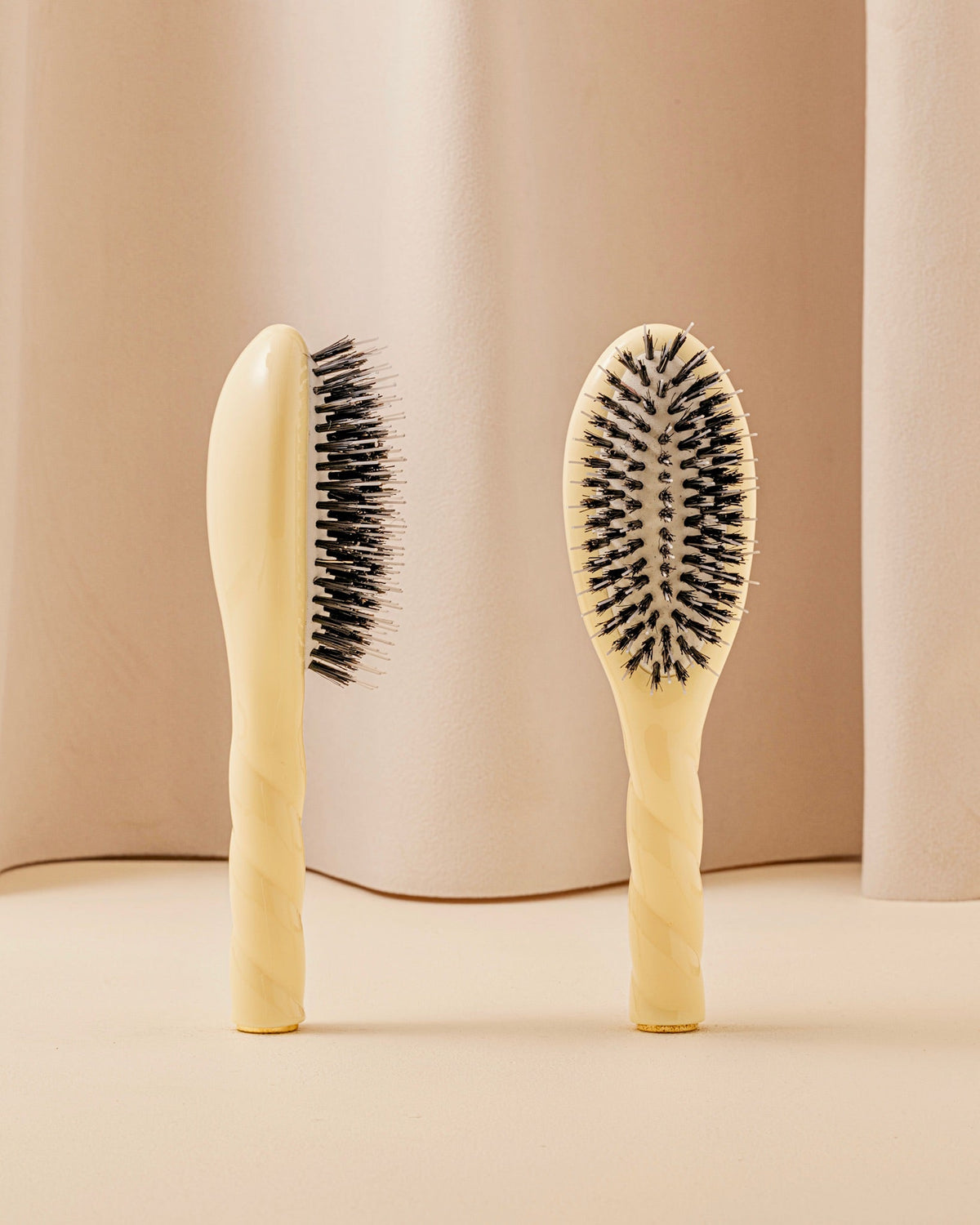 N.02 La Petite Brosse Démêlante & Soin l'Indispensable Ivoire Cair