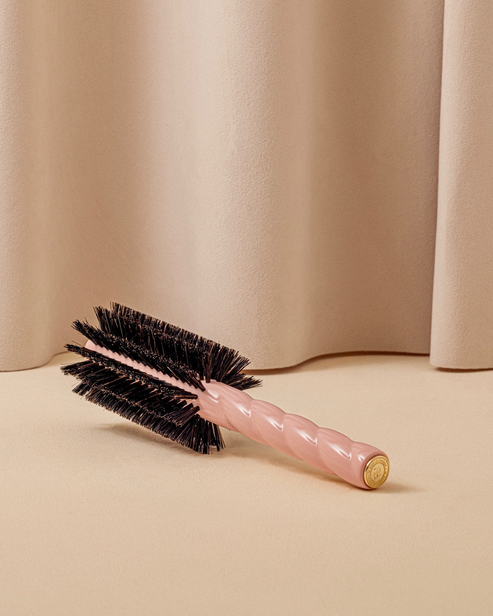 N.08 La Brosse Ronde Brushing Longueur & Mouvement Rose Poudré