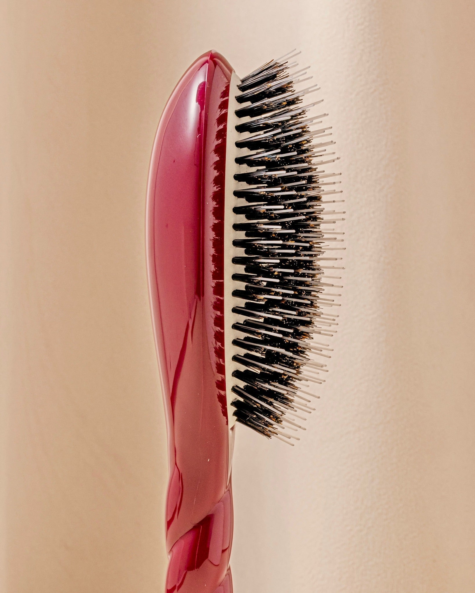 N.02 La Brosse Démêlante & Soin l'Indispensable Rouge Cerise