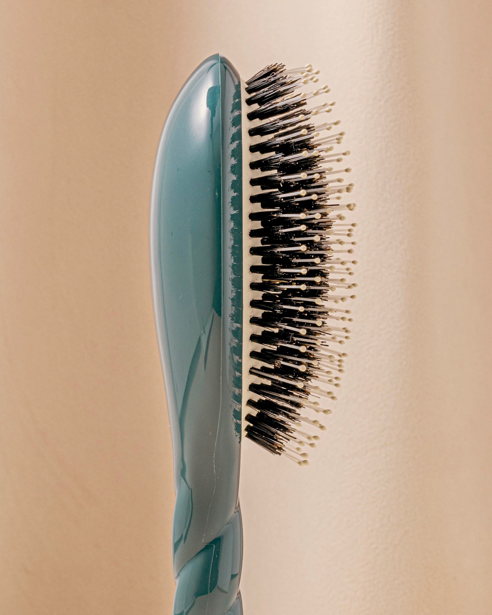 N.03 La Brosse Cuir Chevelu Sensible l'Indispensable Douceur Bleu Encre