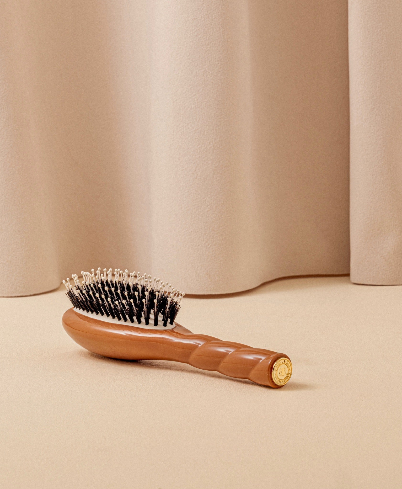 N.03 La Petite Brosse Cuir Chevelu Sensible l'Indispensable Douceur Terracotta