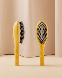 N.02 La Petite Brosse Démêlante & Soin l'Indispensable Jaune Safran