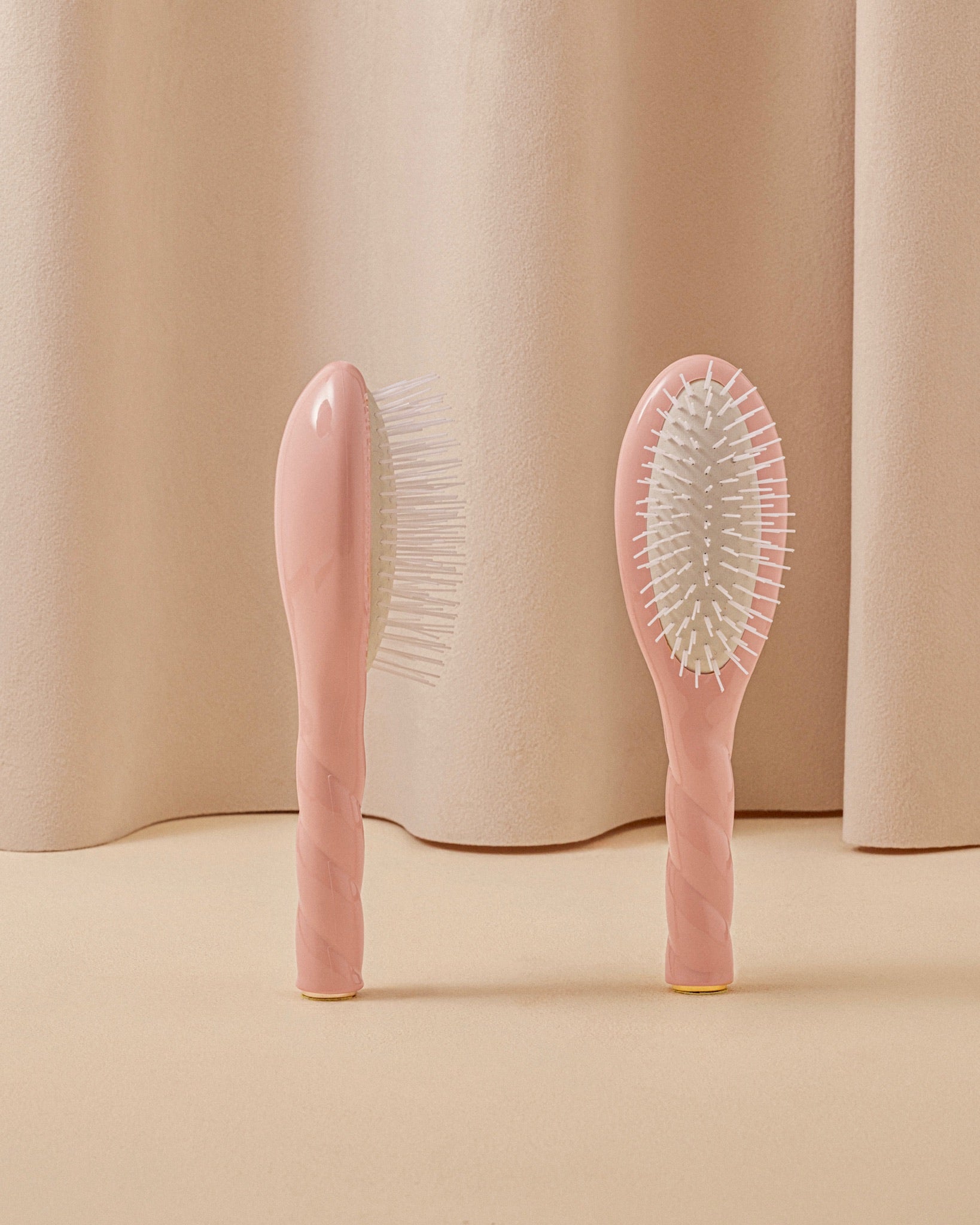 N.07 La Petite Brosse Démêlante & Stimulante L'Intense Rose Poudré