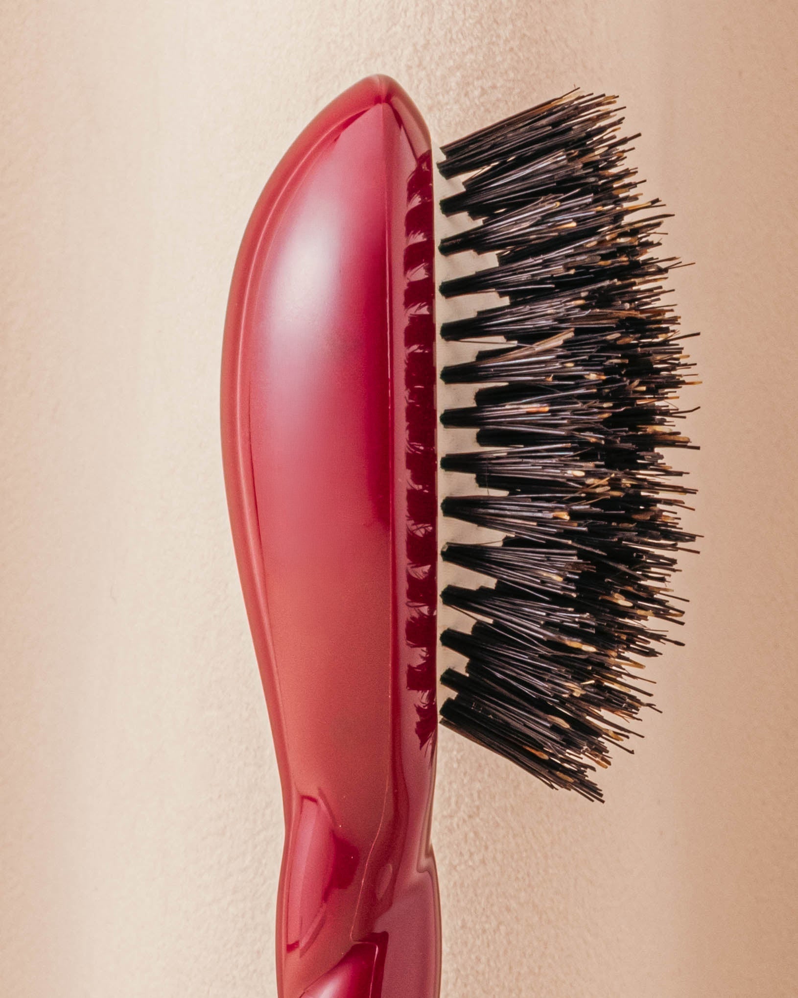 N.01 La Micro Brosse Brillance & Soin l’Universelle Rouge Cerise