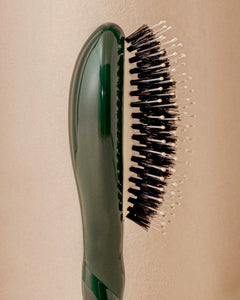 N.03 La Petite Brosse Cuir Chevelu Sensible l'Indispensable Douceur Vert Emeraude