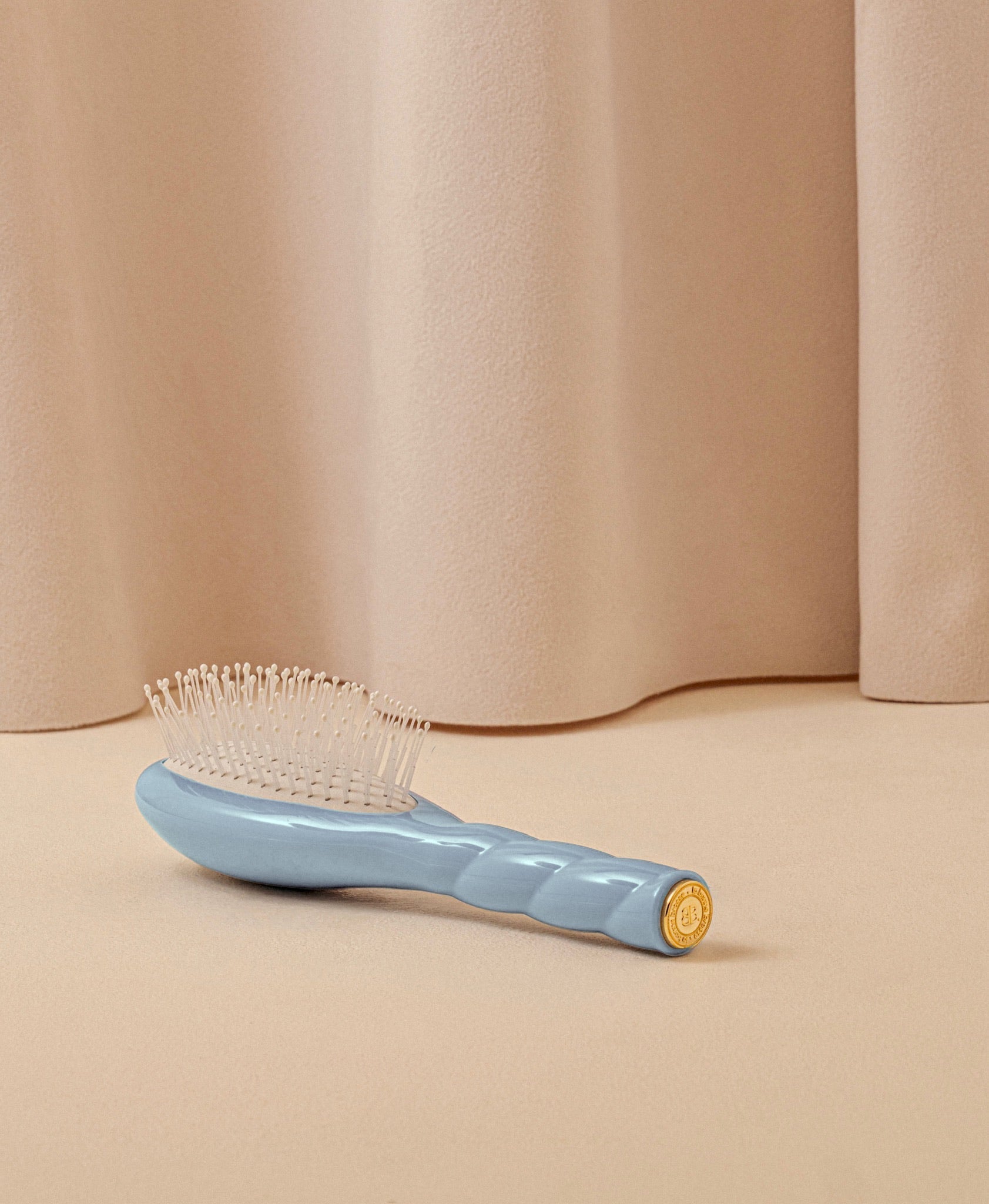 N.04 La Petite Brosse Démêlante & Massante La Miracle Bleu Ciel