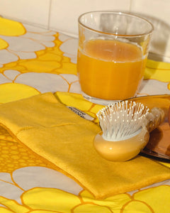 N.04 La Petite Brosse Démêlante & Massante La Miracle Jaune Safran