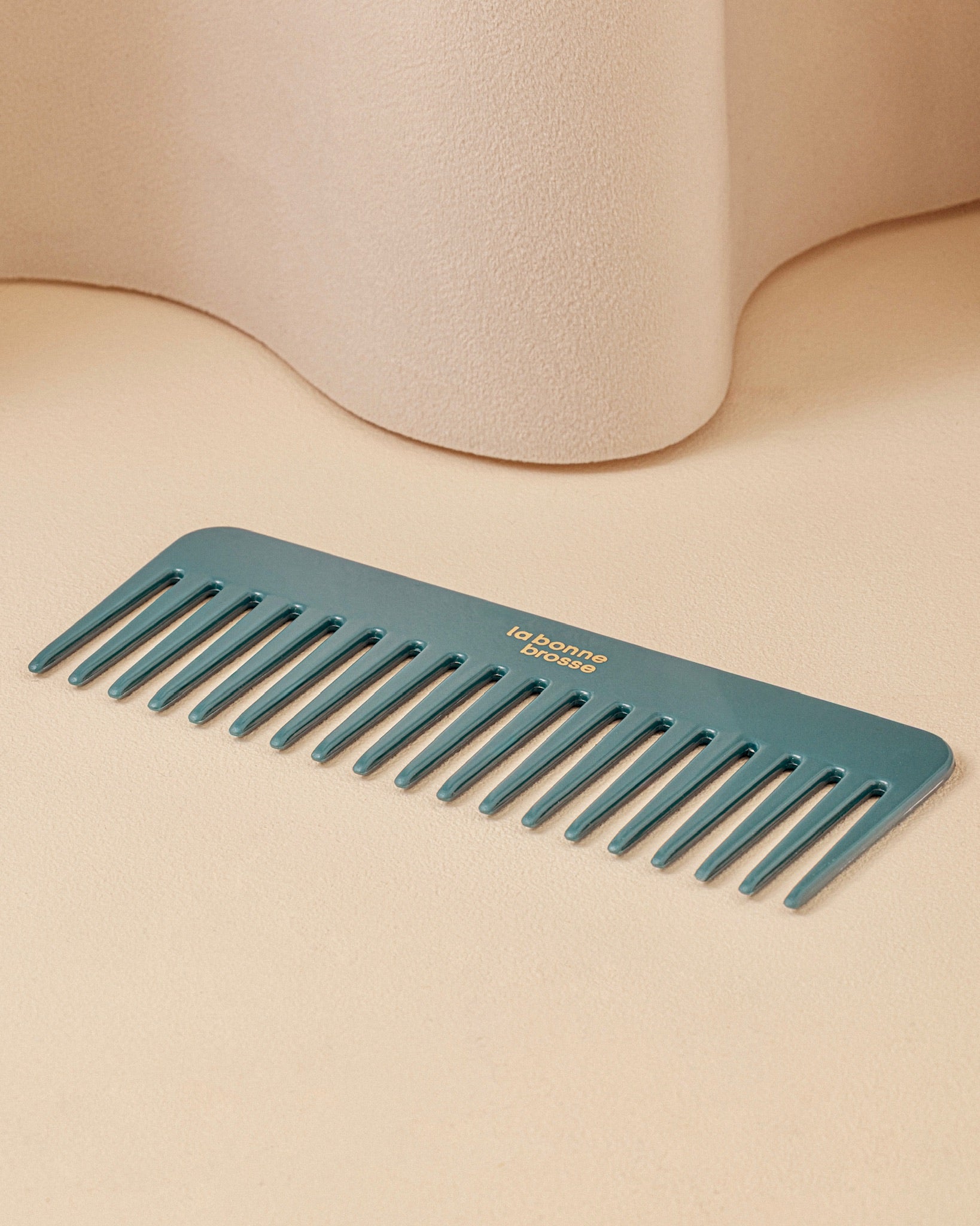 Le Peigne Large Démêlant en Acétate Bleu Encre