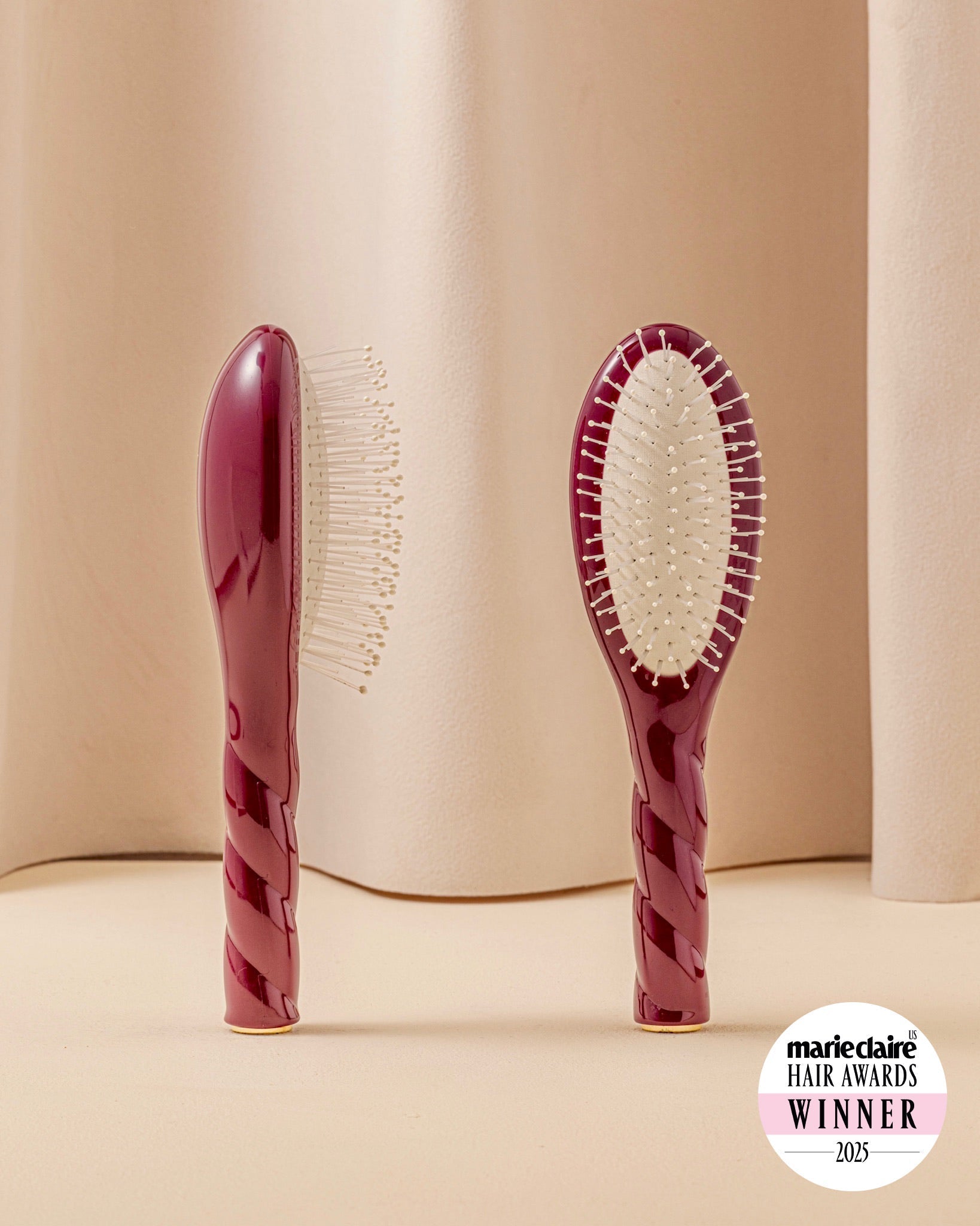 N.04 La Petite Brosse Démêlante & Massante La Miracle Rouge Cerise