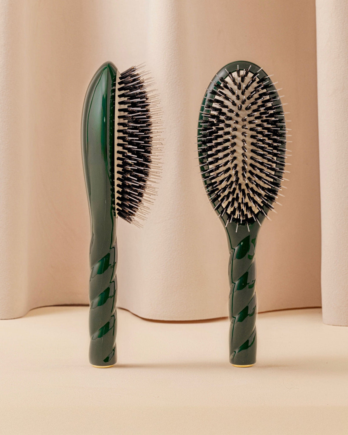 N.02 La Brosse Démêlante & Soin l'Indispensable Vert Emeraude