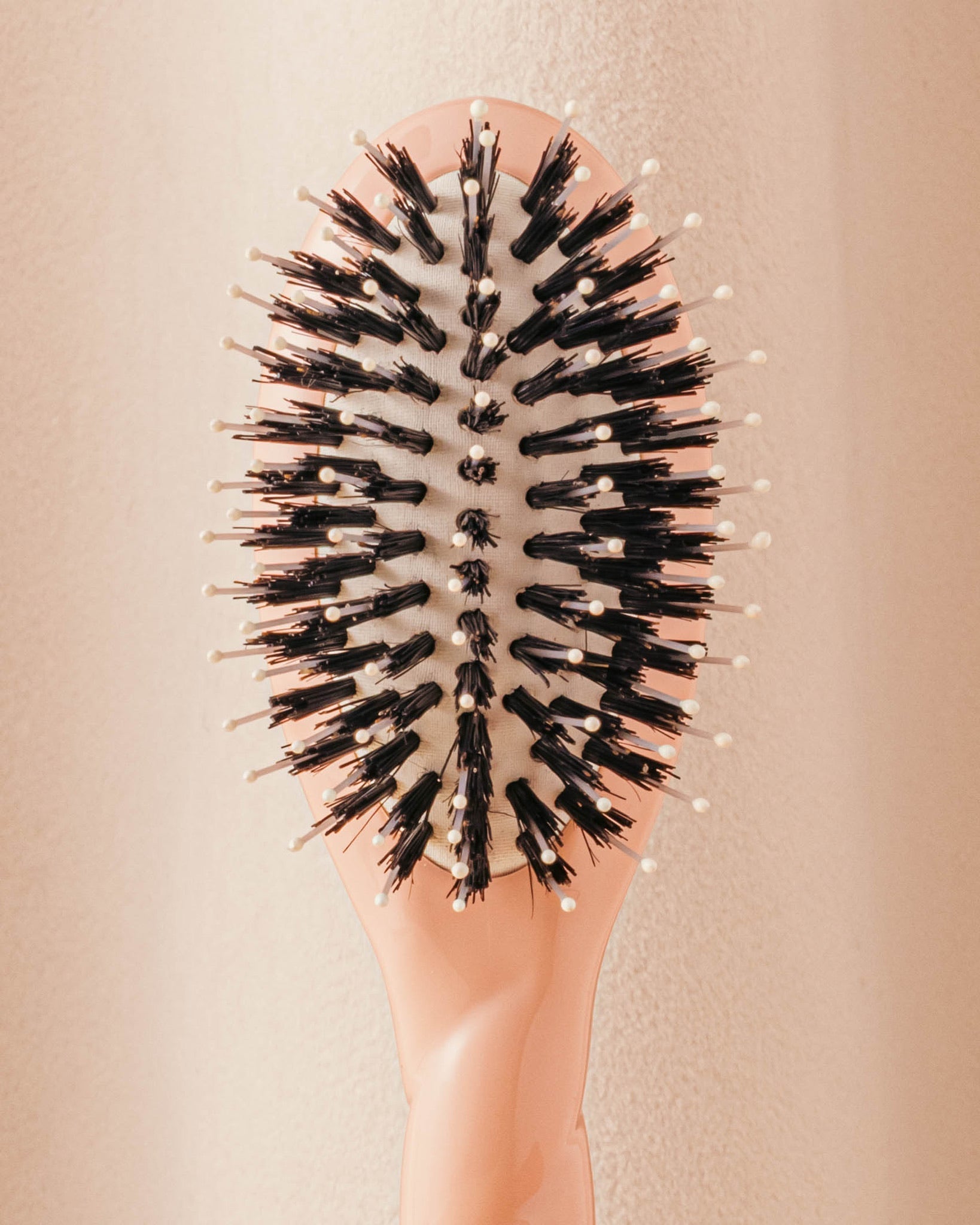 N.03 La Micro Brosse Cuir Chevelu Sensible l'Indispensable Douceur Rose Poudré