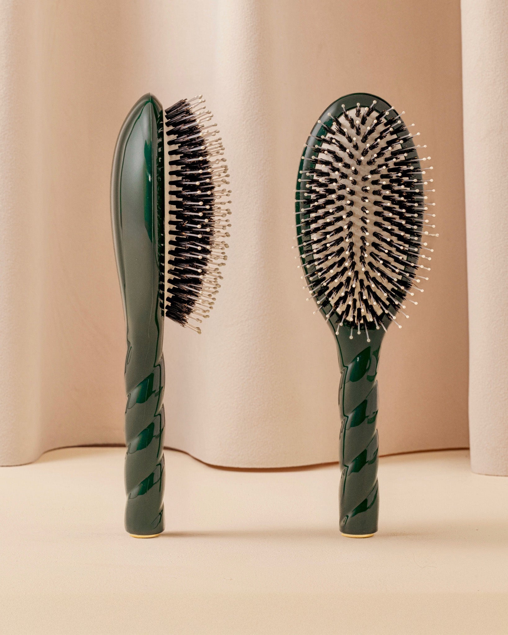 N.03 La Brosse Cuir Chevelu Sensible l'Indispensable Douceur Vert Emeraude