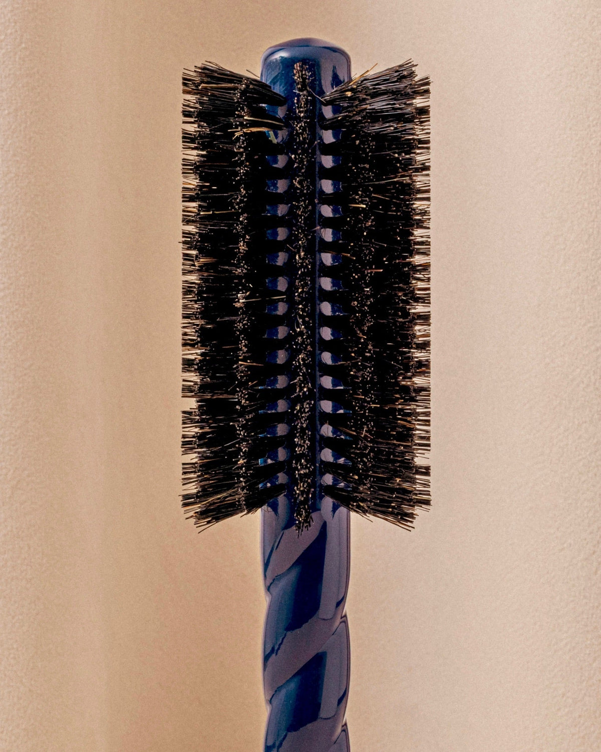 N.08 La Brosse Ronde Brushing Longueur & Mouvement Bleu Myrtille