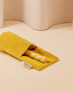 N.02 La Petite Brosse Démêlante & Soin l'Indispensable Jaune Safran
