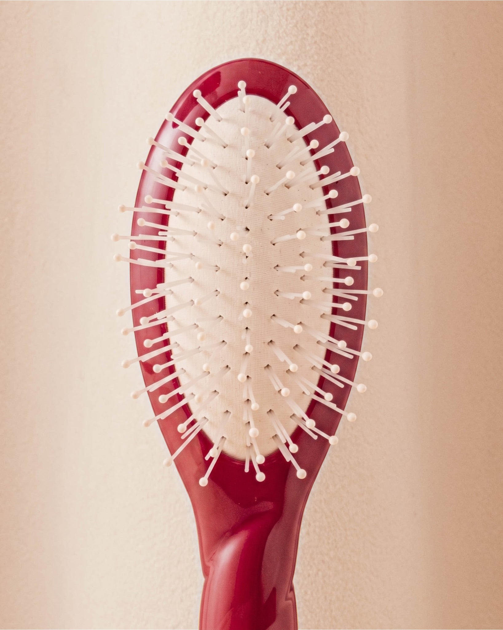 N.04 La Micro Brosse Démêlante & Massante La Miracle Rouge Cerise