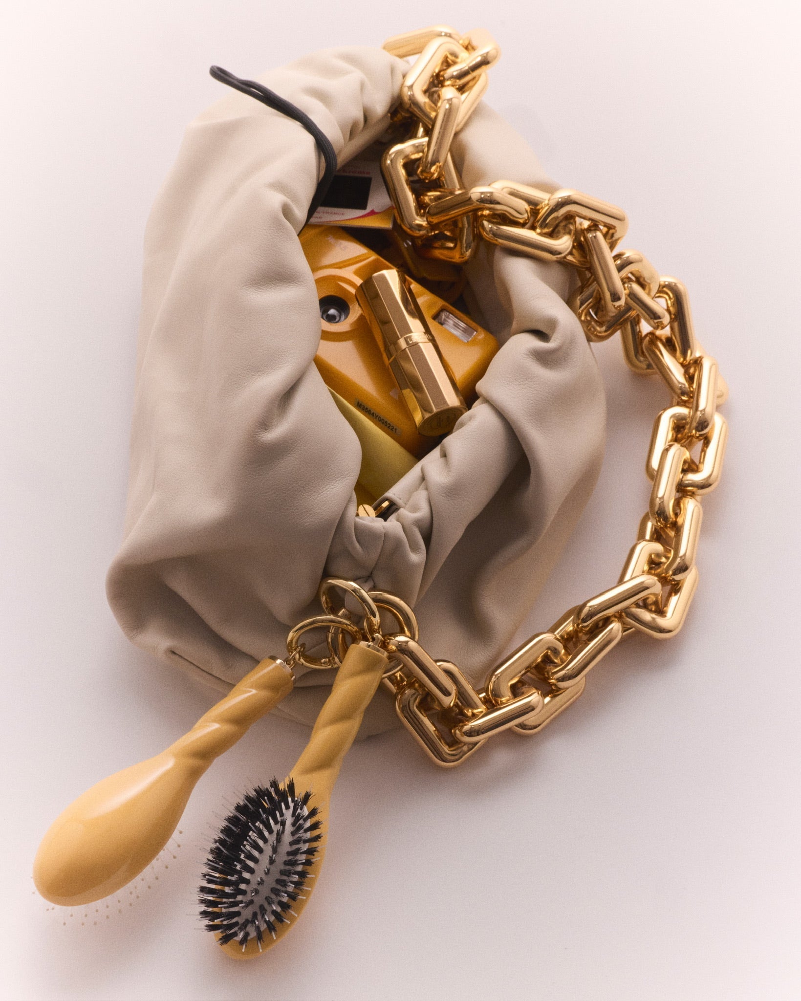 N.04 La Micro Brosse Démêlante & Massante La Miracle Jaune Safran