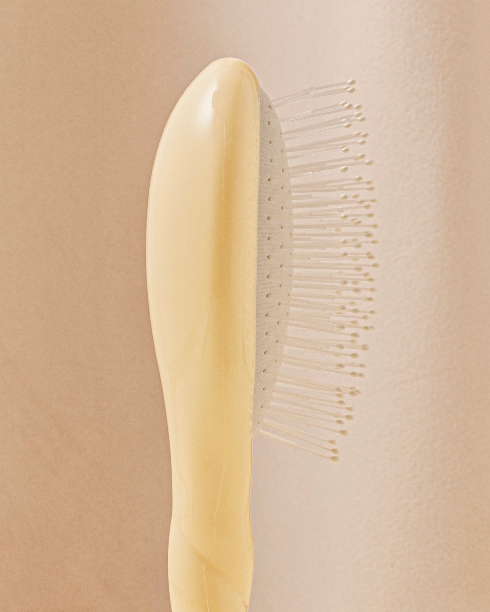 N.04 La Petite Brosse Démêlante & Massante La Miracle Ivoire Cair