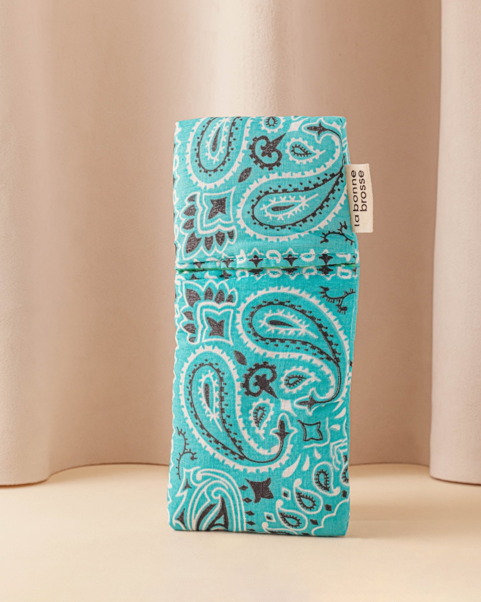 Call It By Your Name x La Bonne Brosse Pochette Petite Brosse Bleu Ciel