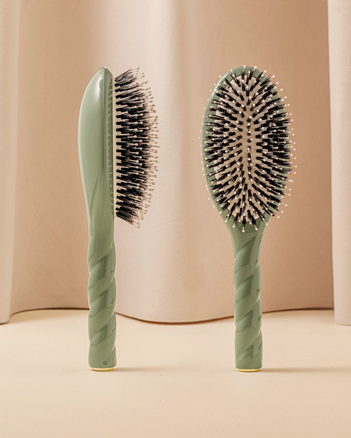 N.03 La Brosse Cuir Chevelu Sensible l'Indispensable Douceur Vert Amande