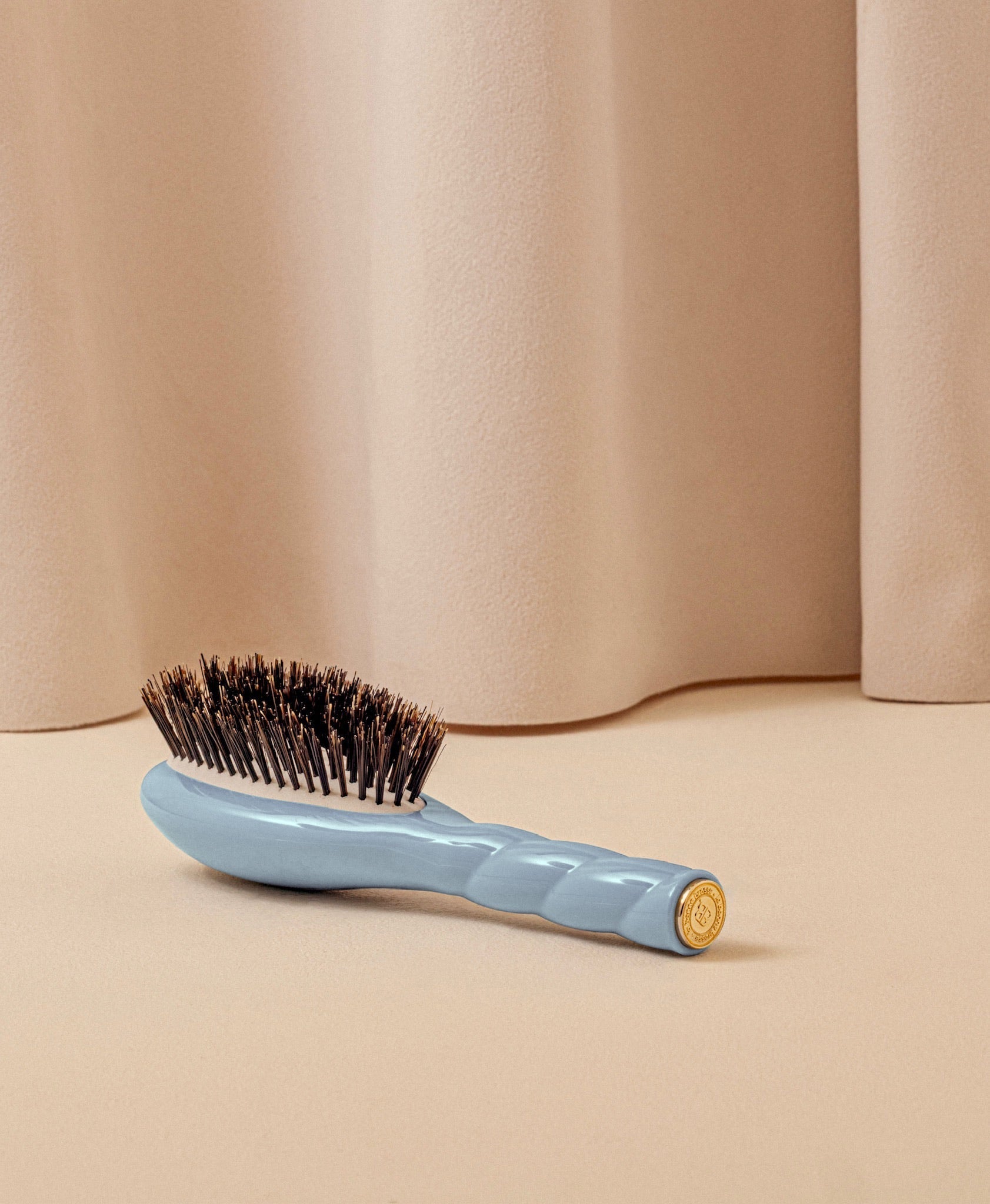 N.01 La Petite Brosse Brillance & Soin l’Universelle Bleu Ciel