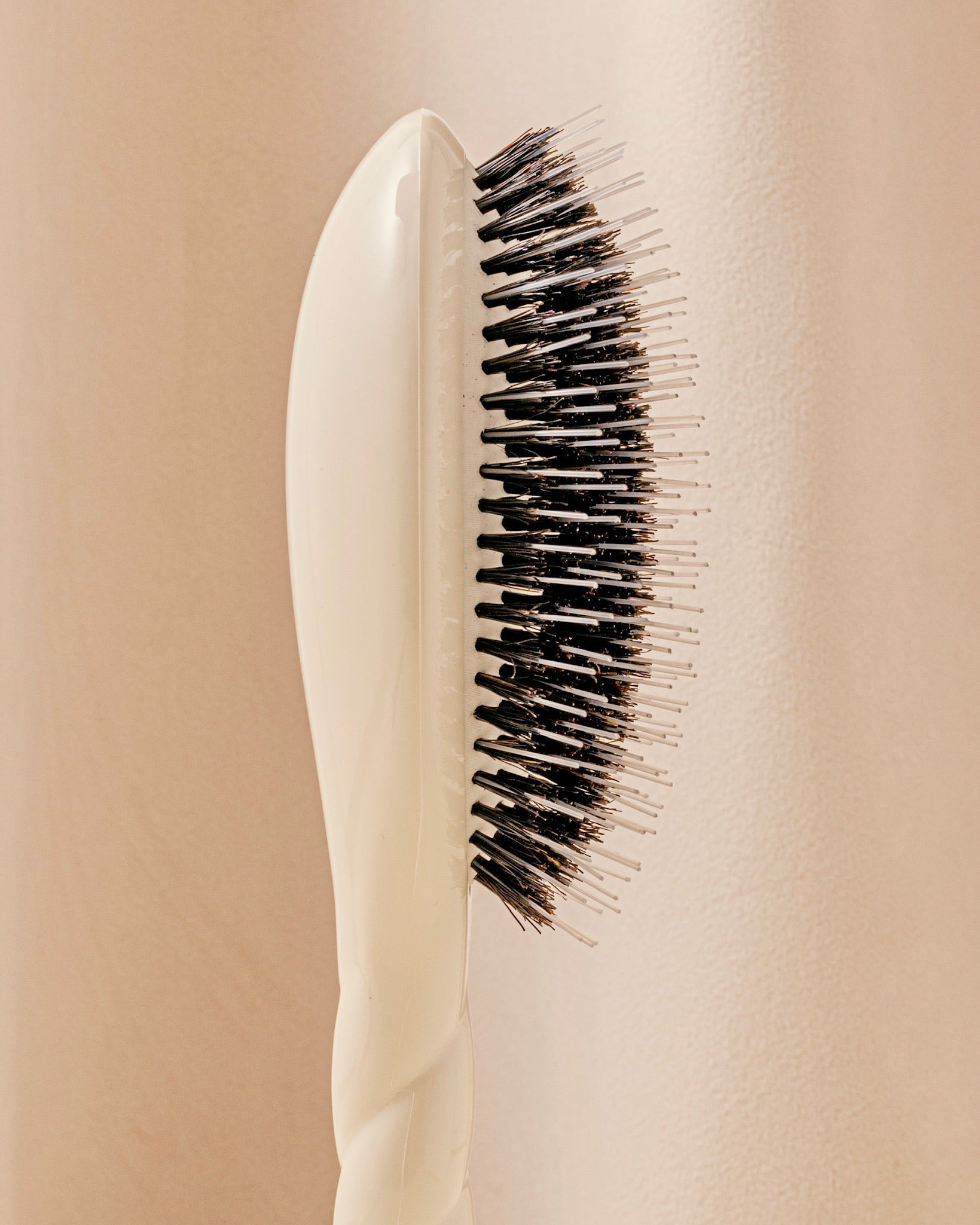 N.02 La Brosse Démêlante & Soin l'Indispensable Blanc Crème
