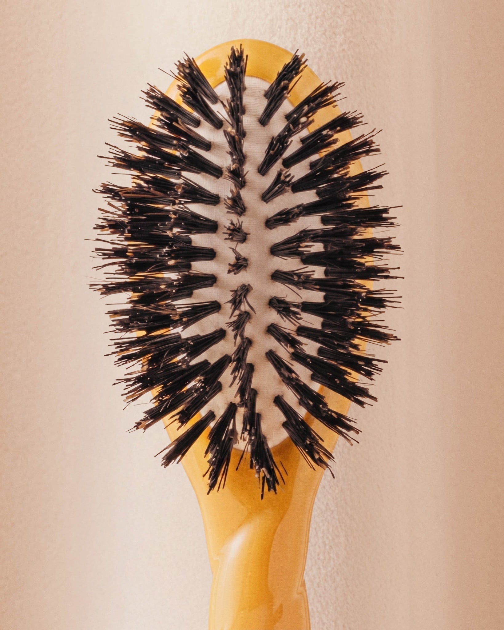 N.01 La Micro Brosse Brillance & Soin l’Universelle Jaune Safran