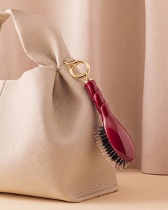 N.03 La Micro Brosse Cuir Chevelu Sensible l'Indispensable Douceur Rouge Cerise