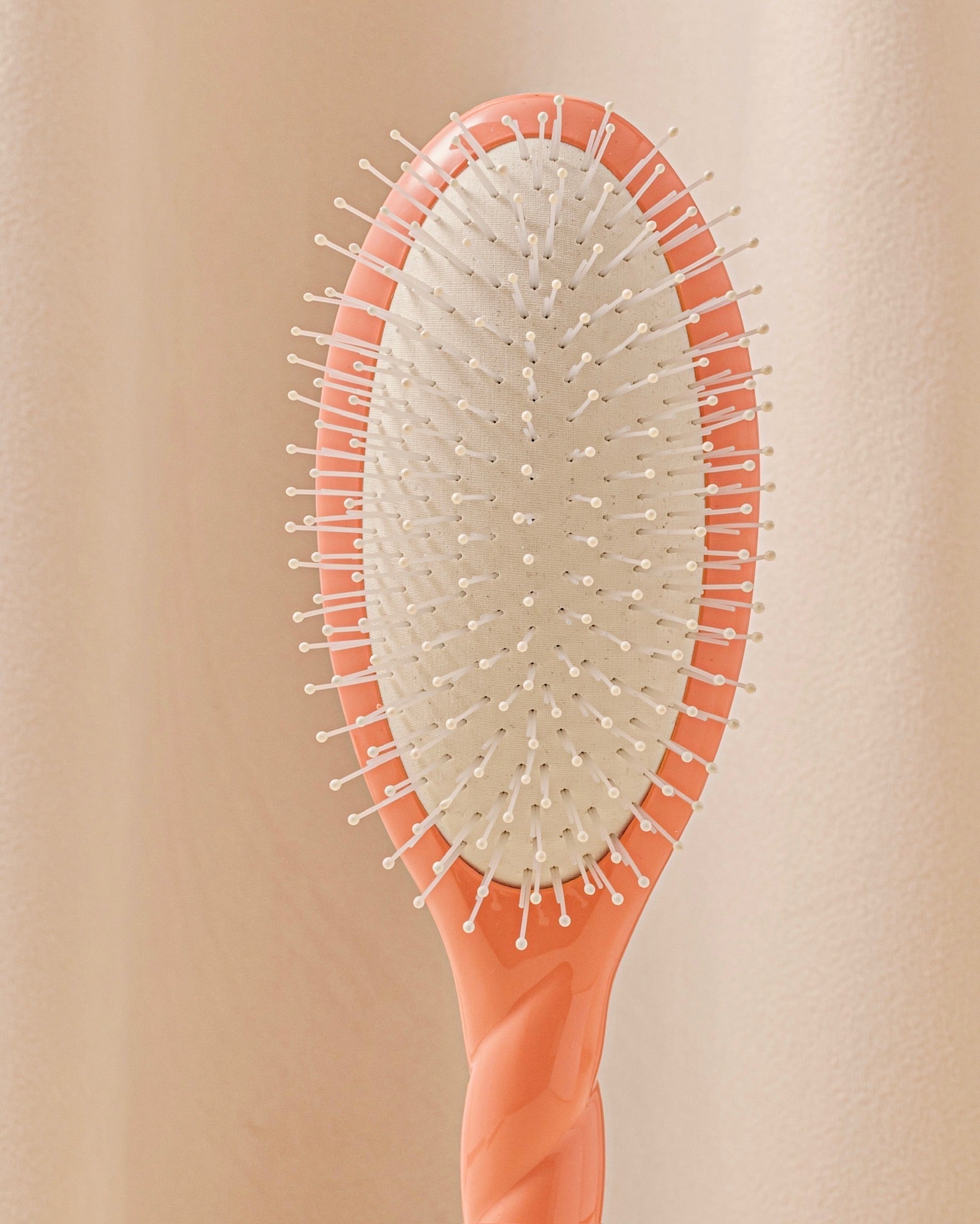 N.04 La Brosse Démêlante & Massante La Miracle Corail