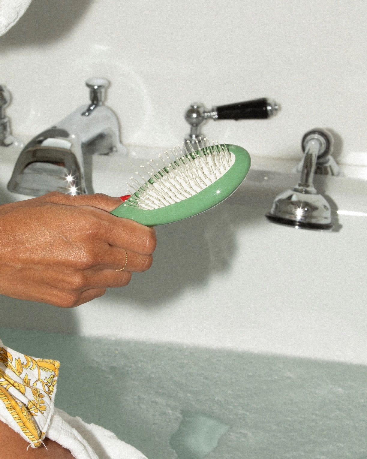 N.04 La Petite Brosse Démêlante & Massante La Miracle Vert Amande