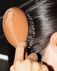 N.04 La Brosse Démêlante & Massante La Miracle Terracotta