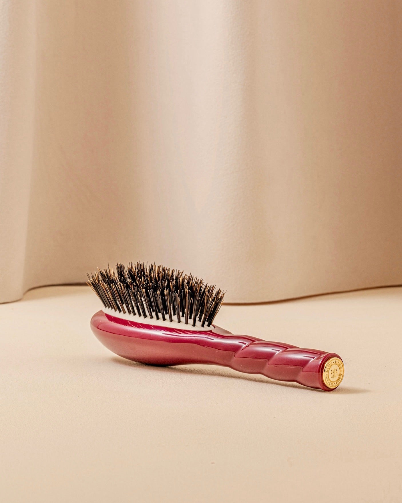 N.01 La Petite Brosse Brillance & Soin l’Universelle Rouge Cerise
