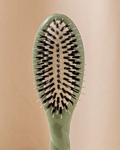 N.02 La Petite Brosse Démêlante & Soin l'Indispensable Vert Amande