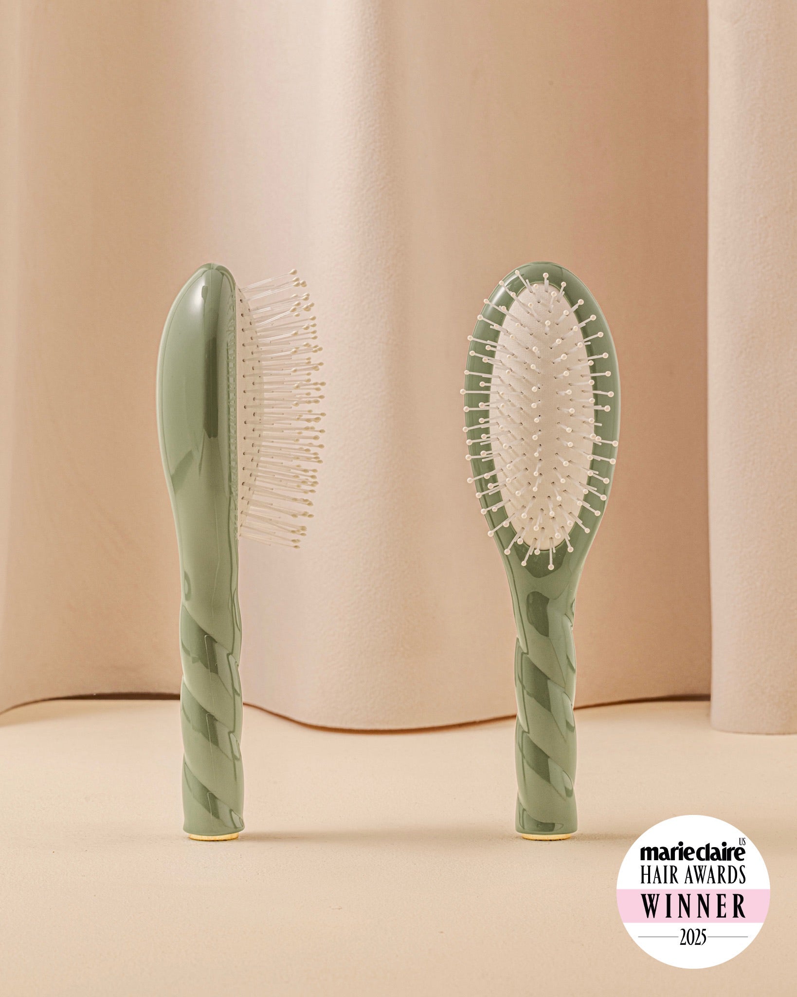N.04 La Petite Brosse Démêlante & Massante La Miracle Vert Amande