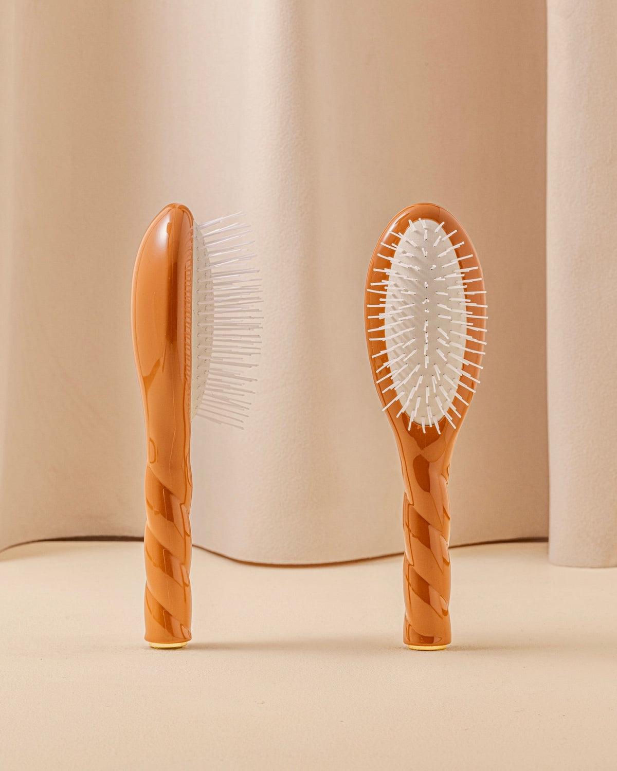 N.07 La Petite Brosse Démêlante & Stimulante l'Intense Terracotta
