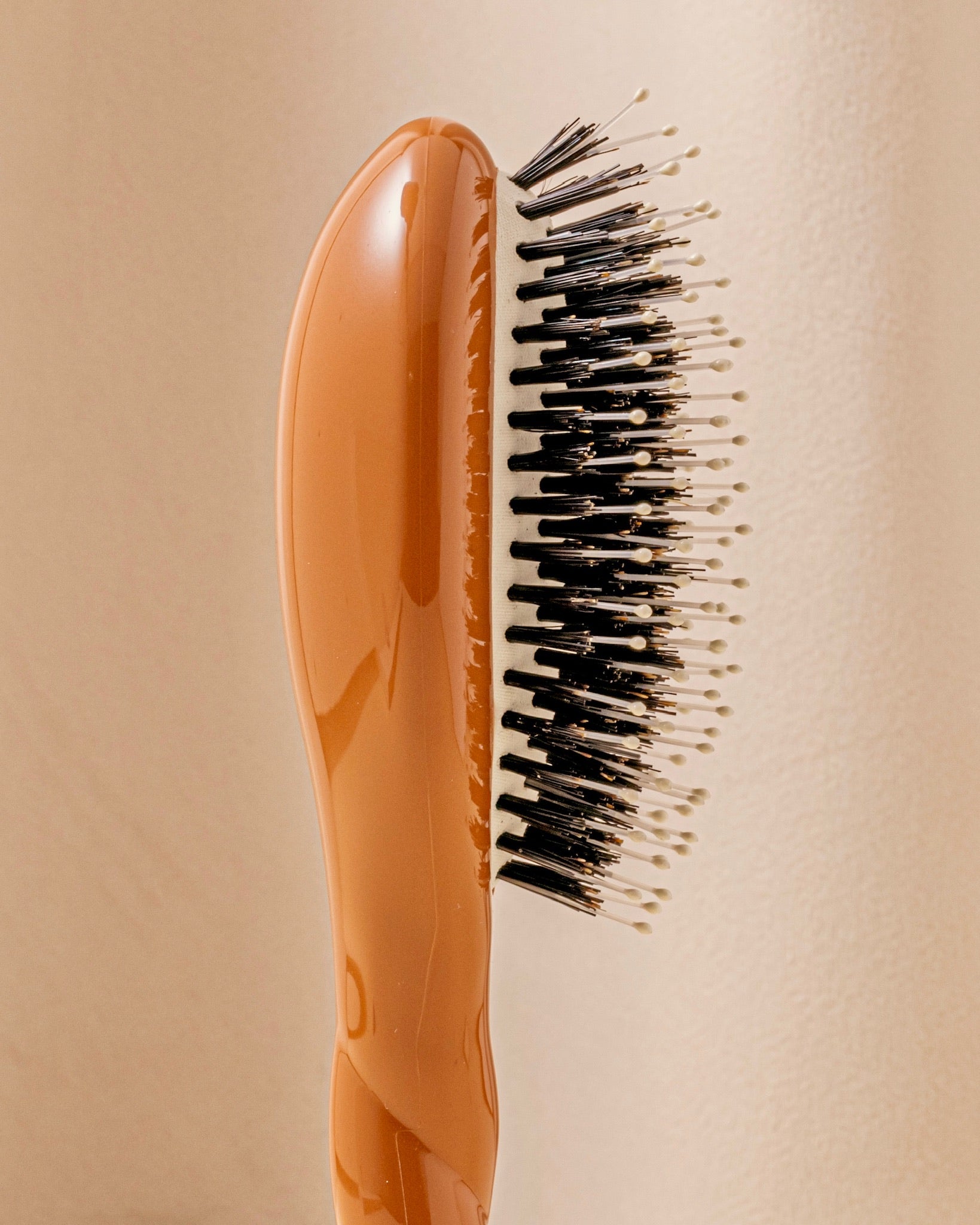 N.03 La Petite Brosse Cuir Chevelu Sensible l'Indispensable Douceur Terracotta