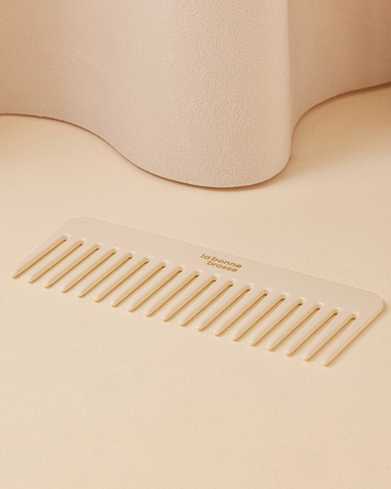 Le Peigne Large Démêlant en Acétate Blanc Crème