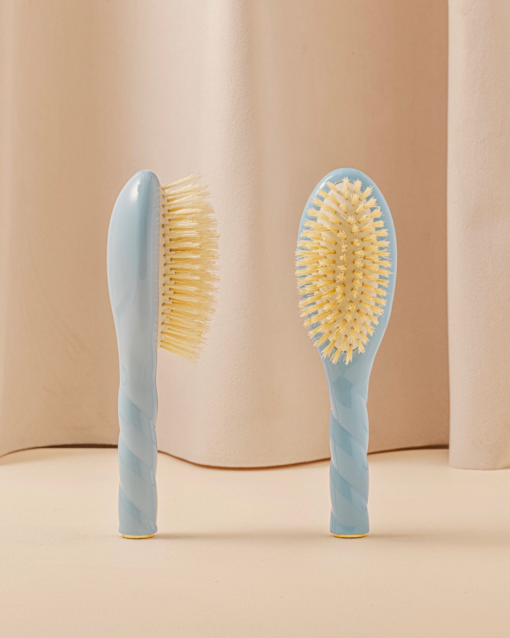 N.06 La brosse bébé Ma Première Brosse Bleu Ciel