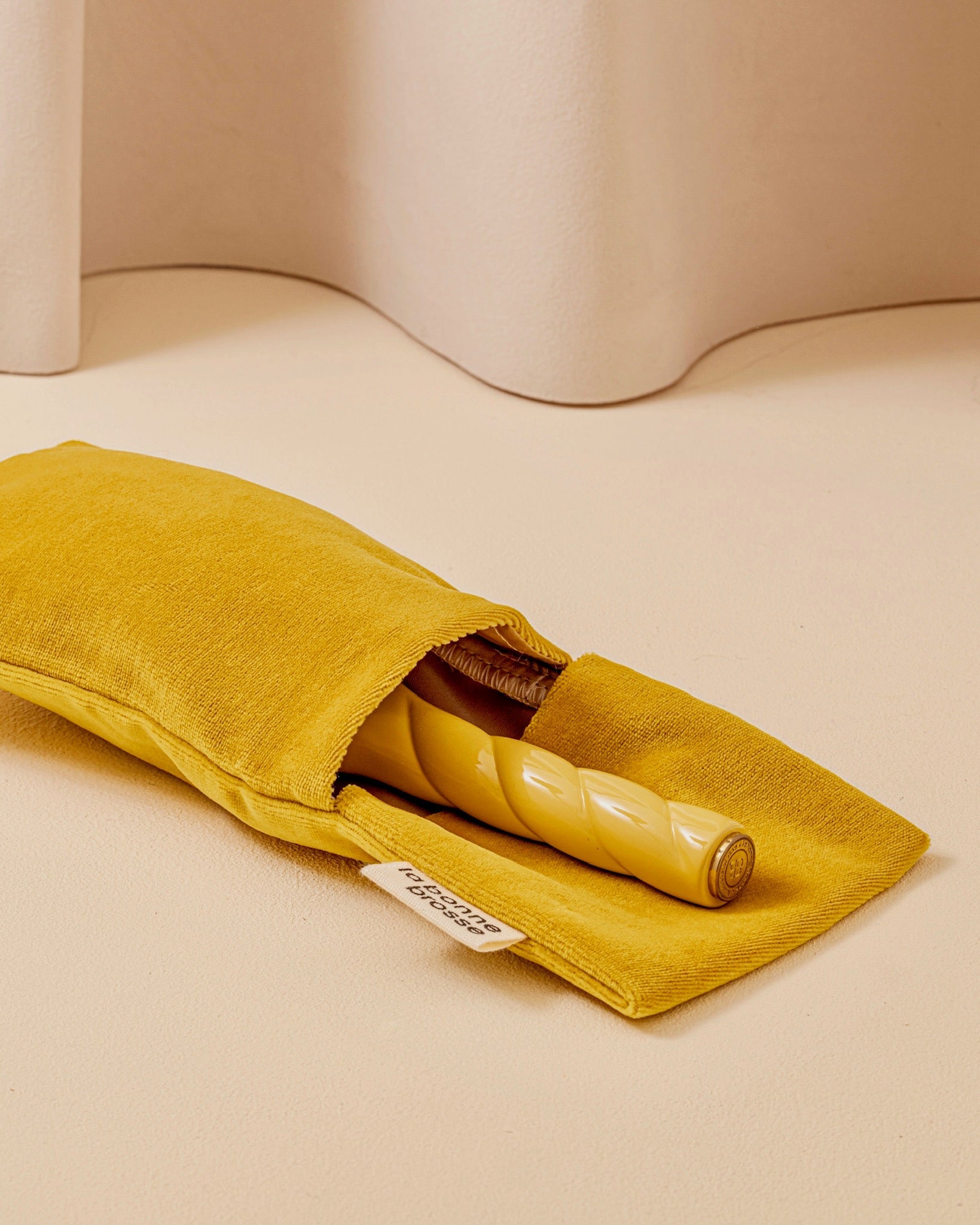 N.01 La Brosse Brillance & Soin l'Universelle Jaune Safran