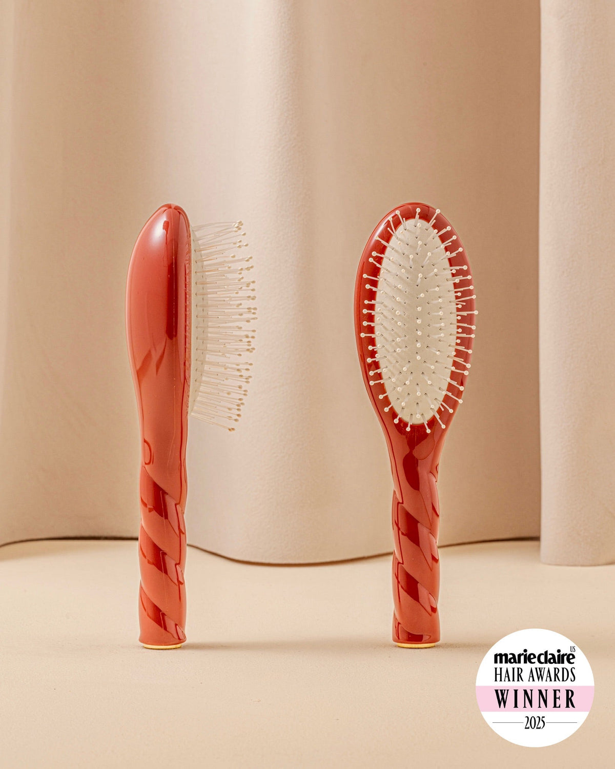 N.04 La Petite Brosse Démêlante & Massante La Miracle Terre Battue