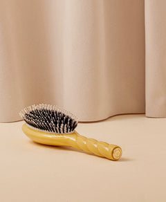 N.03 La Brosse Cuir Chevelu Sensible l'Indispensable Douceur Jaune Safran