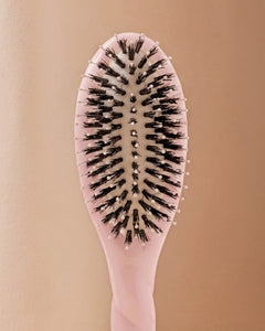 N.03 La Petite Brosse Cuir Chevelu Sensible l'Indispensable Douceur Rose Lilas