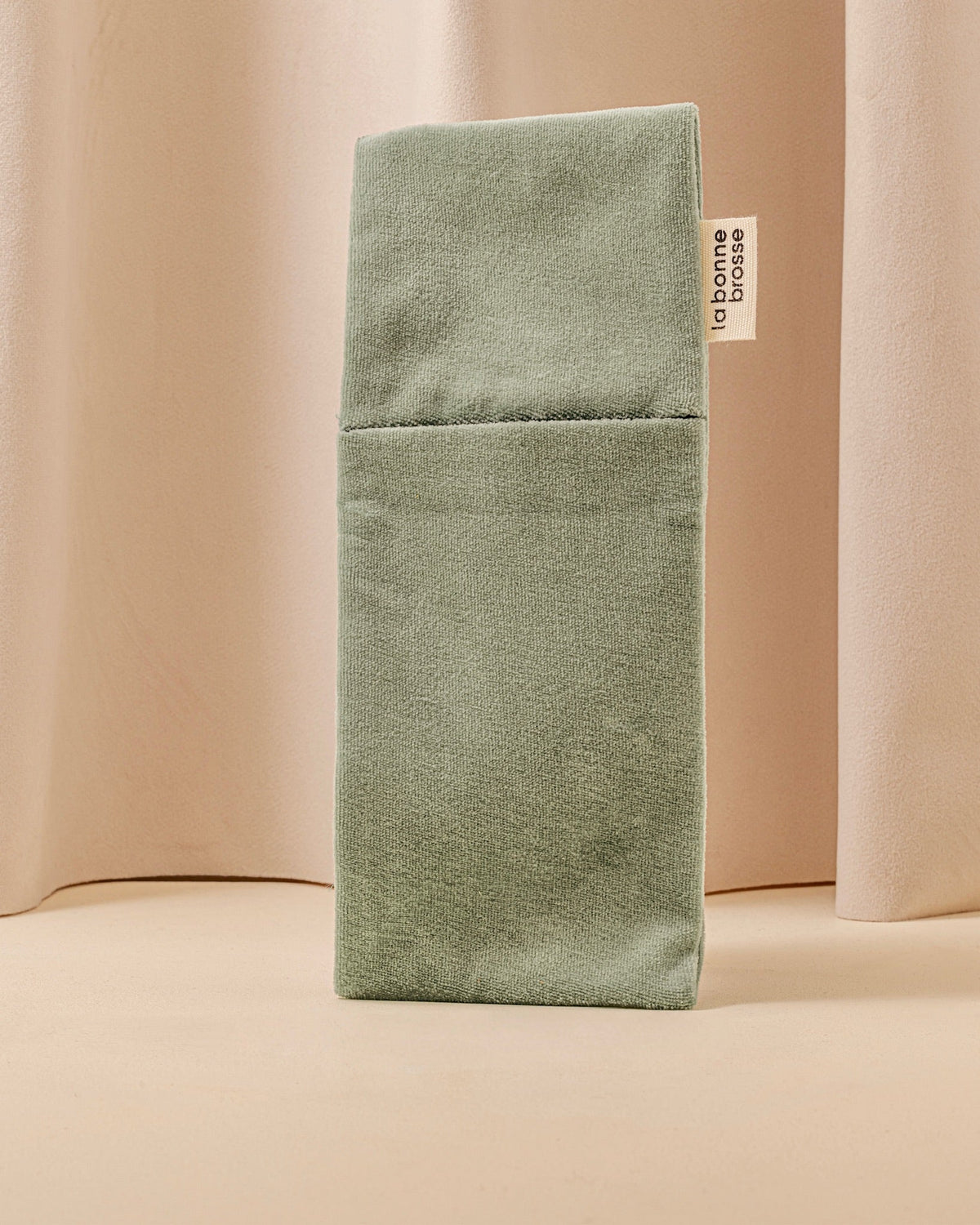 La Pochette "Grande Brosse" Vert Amande
