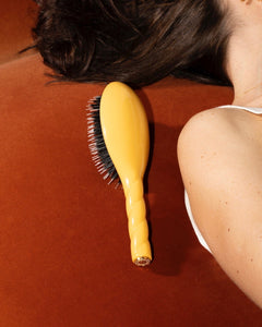 N.02 La Brosse Démêlante & Soin l'Indispensable Jaune Safran