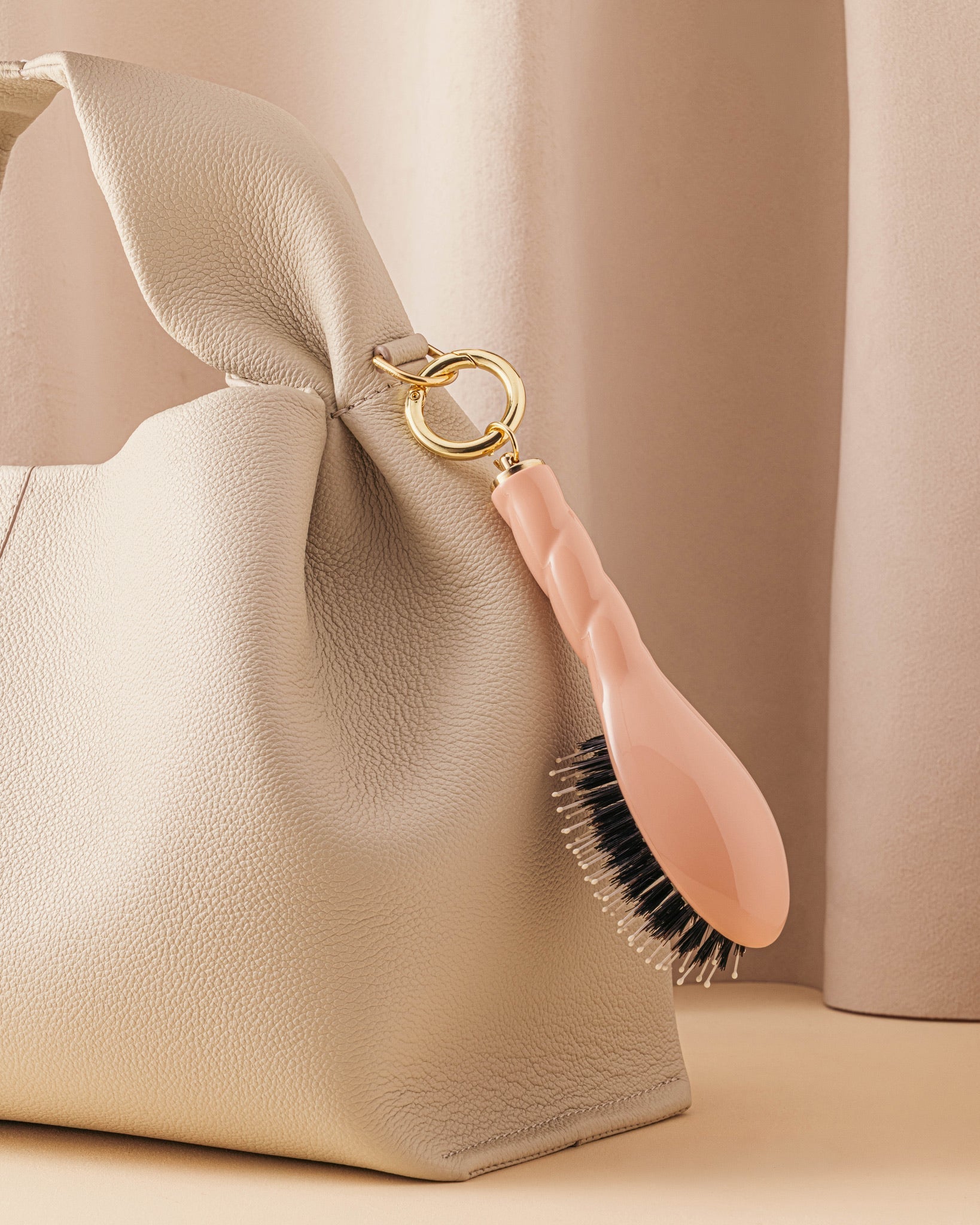 N.03 La Micro Brosse Cuir Chevelu Sensible l'Indispensable Douceur Rose Poudré