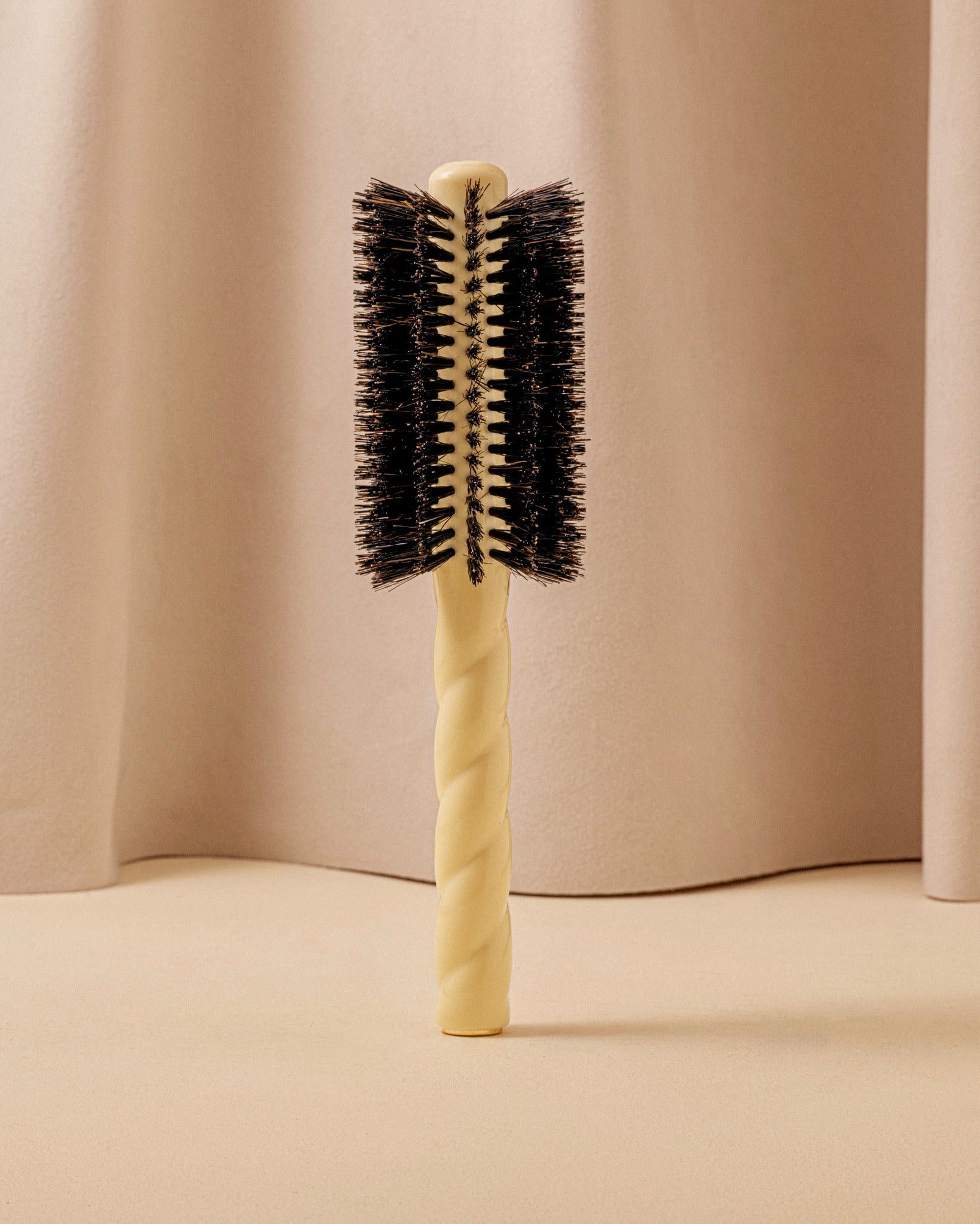 N.08 La Brosse Ronde Brushing Longueur & Mouvement Ivoire Cair