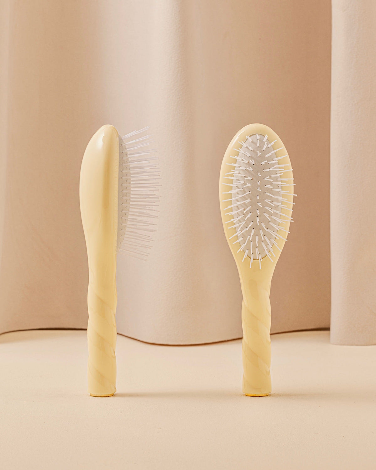 N.07 La Petite Brosse Démêlante & Stimulante l'Intense Ivoire Cair